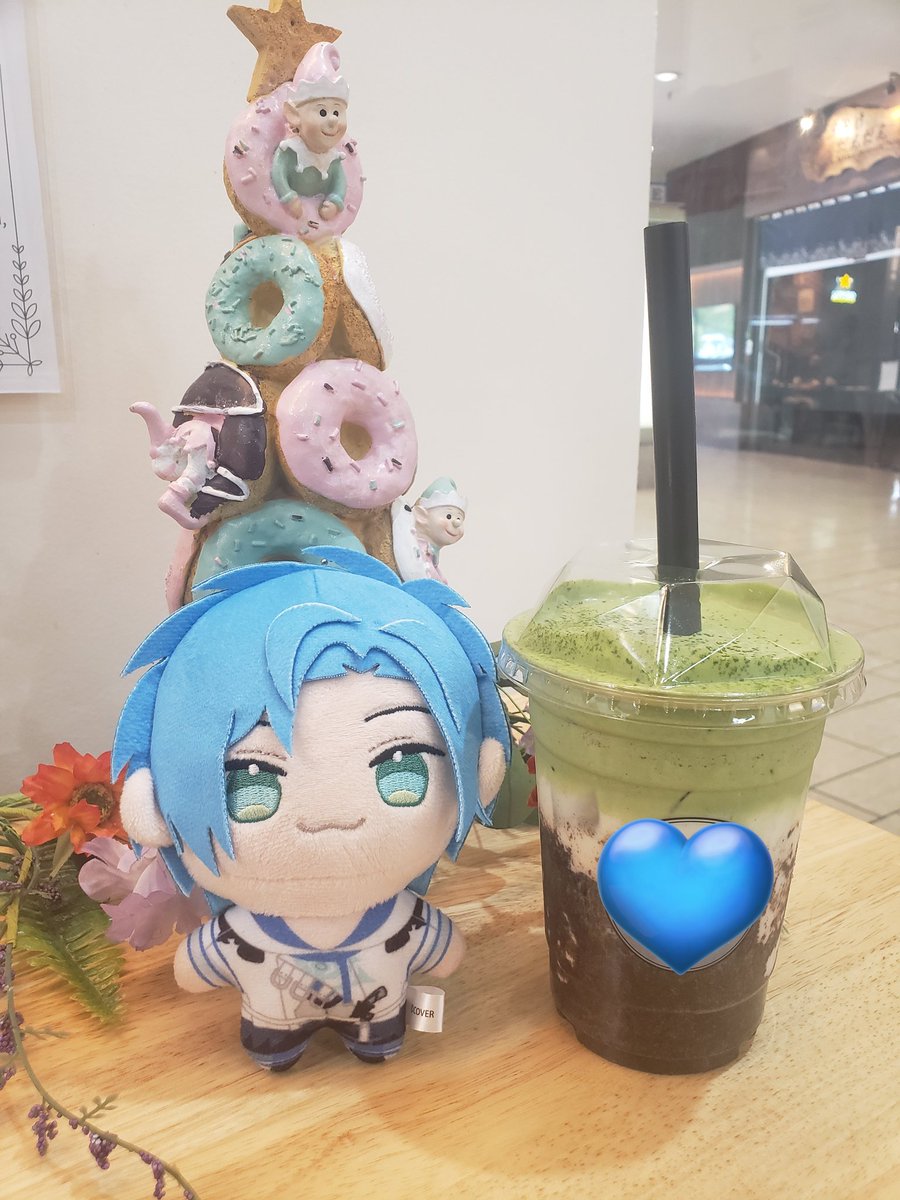 peachsova's tweet photo. Grabbed a oreo matcha latte w/ tarebear!! 🎇
#tempusnui https://t.co/VPcyQrxeTA