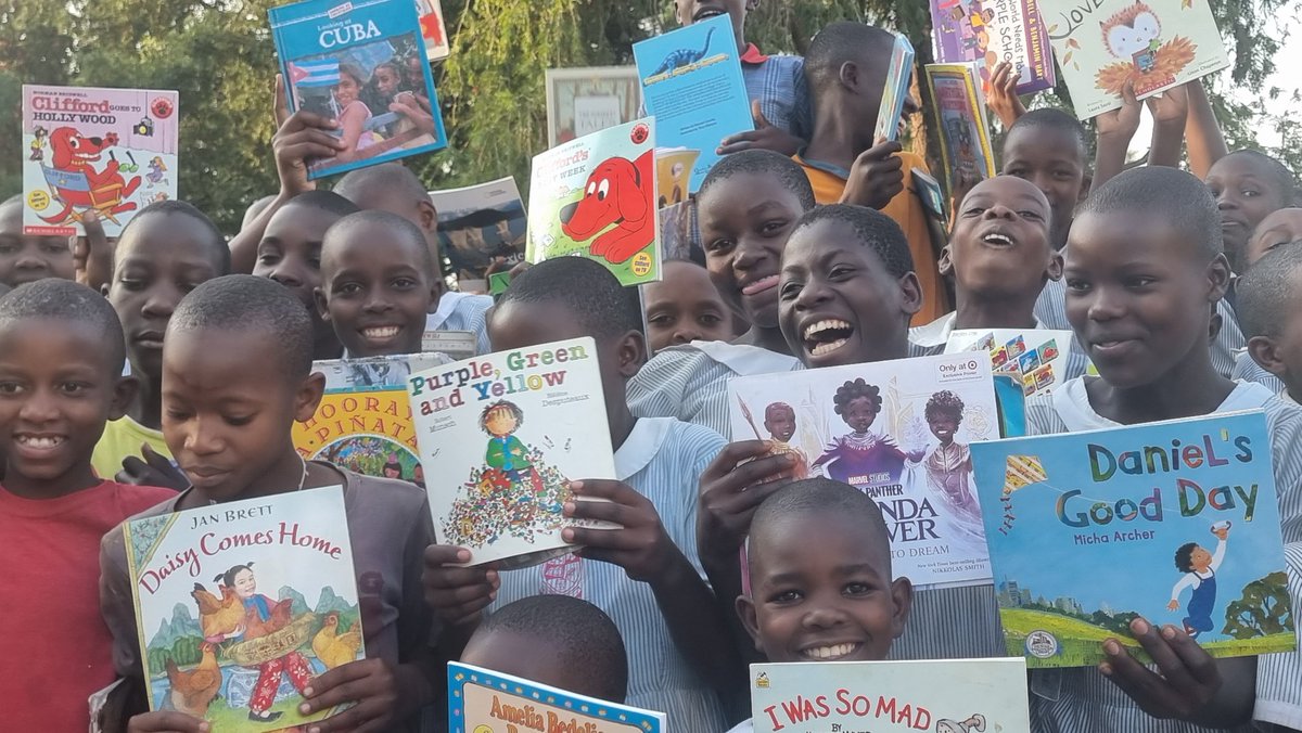 BfCentre's tweet photo. Joy, joy, joy, down in our hearts! Members of the reading club at one of the schools we support! Kikonko Primary School! A new book for every club member! @booksaremybag @BookAidAfrica @nationalbook @BookAidTrust @amazonbooks https://t.co/NPm80ry0FU