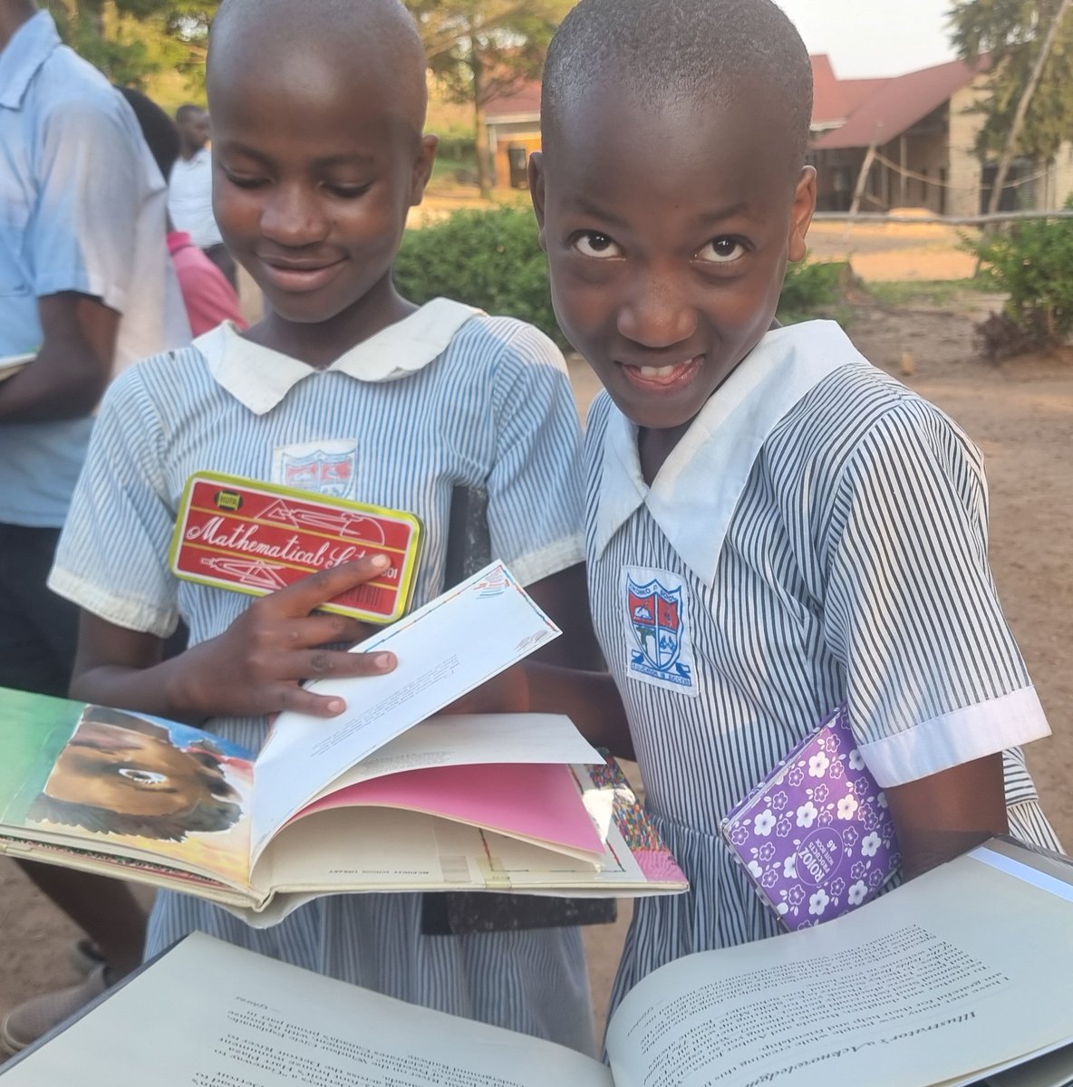 BfCentre's tweet photo. Joy, joy, joy, down in our hearts! Members of the reading club at one of the schools we support! Kikonko Primary School! A new book for every club member! @booksaremybag @BookAidAfrica @nationalbook @BookAidTrust @amazonbooks https://t.co/NPm80ry0FU