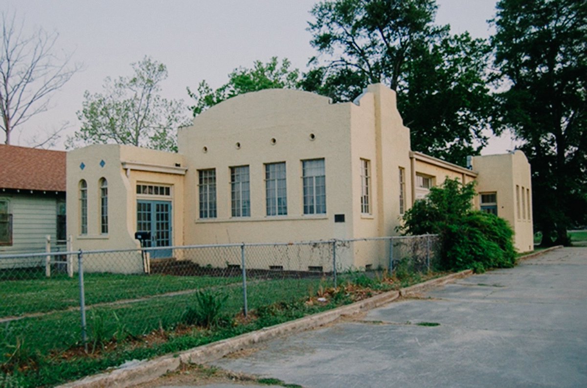 FRIDAY FROM THE ARCHIVES | TALLULAH BOOK CLUB BUILDING

This 1930 building exemplifies Spanish Colonial Revival architecture and women-led civic action in rural Louisiana. It served as the parish's only library and became the heart of civic life.