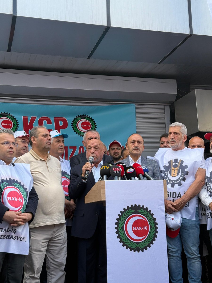 Yunus Değirmenci (@yunus_degirmenc) on Twitter photo KÇP Teklifiniz çalışanı değil, işvereni koruyor!
Geçinemiyoruz, susmuyoruz, biz sadece hakkımız olanı istiyoruz.
Geçim derdi her gün büyürken, sessiz kalmayacağız!
#işçihakkınıistiyor <a href="/RTErdogan/">Recep Tayyip Erdoğan</a> <a href="/isikhanvedat/">Prof. Dr. Vedat Işıkhan</a> <a href="/iletisim/">T.C. İletişim Başkanlığı</a> <a href="/memetsimsek/">Mehmet Simsek</a> KÇP Teklifiniz çalışanı değil, işvereni koruyor!
Geçinemiyoruz, susmuyoruz, biz sadece hakkımız olanı istiyoruz.
Geçim derdi her gün büyürken, sessiz kalmayacağız!
#işçihakkınıistiyor <a href="/RTErdogan/">Recep Tayyip Erdoğan</a> <a href="/isikhanvedat/">Prof. Dr. Vedat Işıkhan</a> <a href="/iletisim/">T.C. İletişim Başkanlığı</a> <a href="/memetsimsek/">Mehmet Simsek</a>