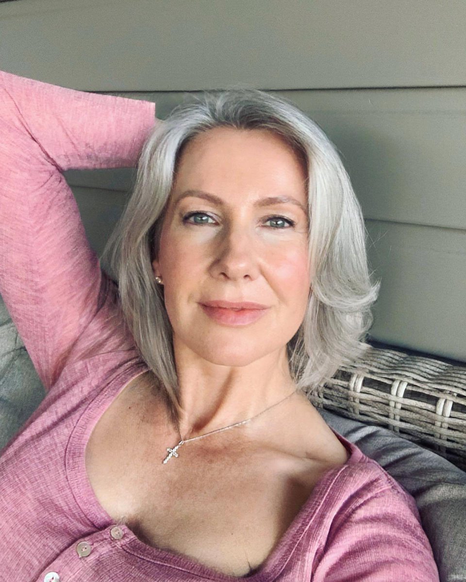 trinhar74's tweet photo. Am I still the kind of woman you’d notice in a crowded room? ❤️😉  https://t.co/dDb9ZU2GNx https://t.co/nA89XCsCE5