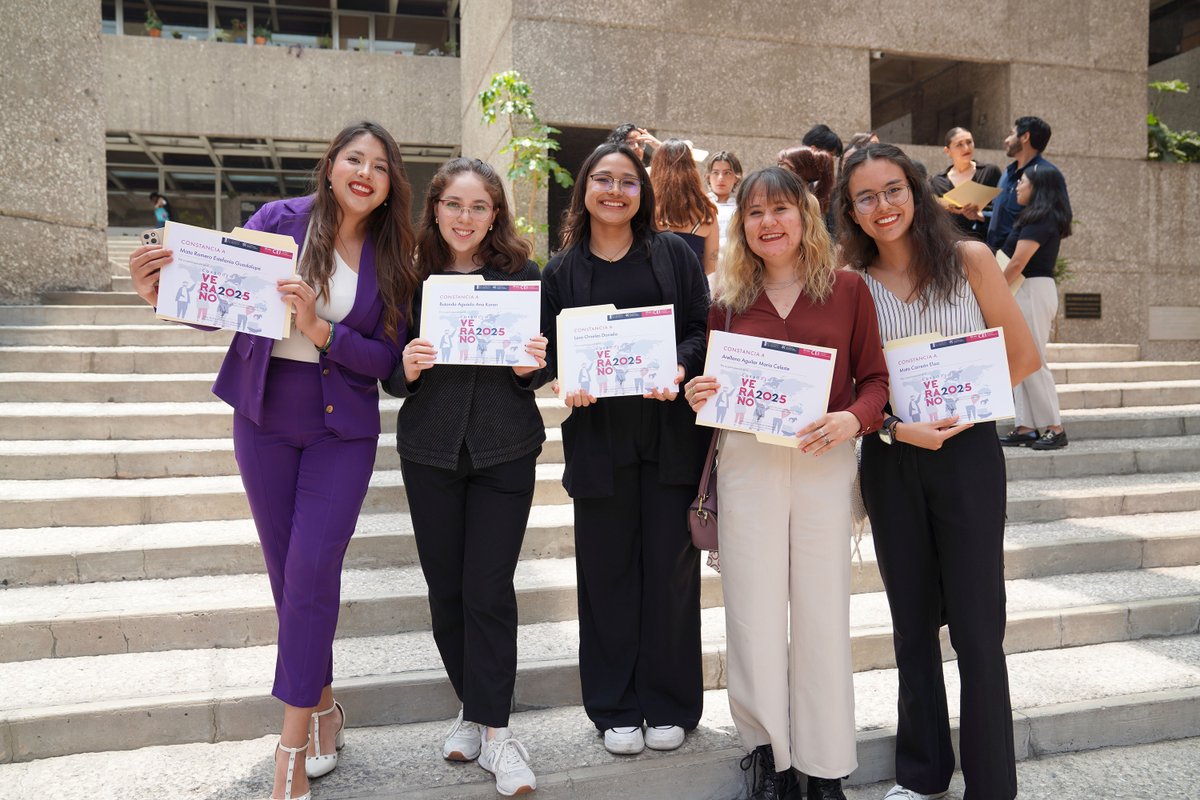 CEI Colmex (@ceicolmex) on Twitter photo Con gran satisfacción culminamos una edición más del Curso de Verano, un espacio académico que reunió a estudiantes de distintas disciplinas para reflexionar, debatir y profundizar en los grandes temas de la agenda global.
¡Esperamos que hayan disfrutado su paso por <a href="/elcolmex/">El Colegio de México</a>! Con gran satisfacción culminamos una edición más del Curso de Verano, un espacio académico que reunió a estudiantes de distintas disciplinas para reflexionar, debatir y profundizar en los grandes temas de la agenda global.
¡Esperamos que hayan disfrutado su paso por <a href="/elcolmex/">El Colegio de México</a>!