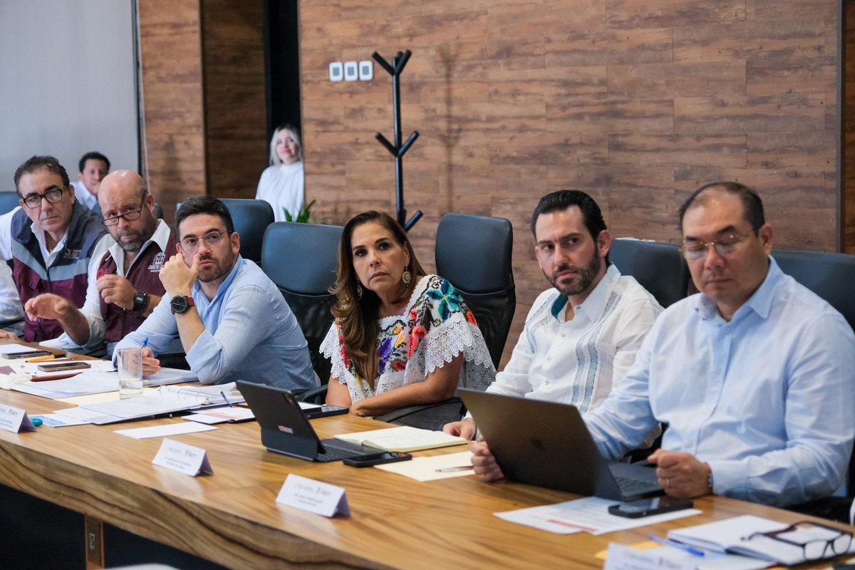 Junto a la secretaria de Medio Ambiente, @AliciaBarcena, analizamos la posible creación del primer Parque de Economía Circular del Sargazo en #QuintanaRoo: una iniciativa que aprovechará esta alga para generar empleo, innovación y bienestar, mientras cuidamos nuestras playas y
