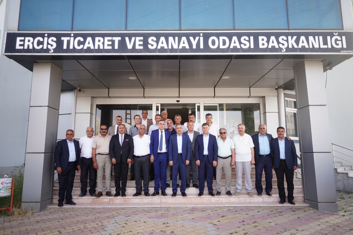 İl Başkanımız Abdulahat Arvas ve Erciş ilçe Başkanımız Abidin Çalışkan, Erciş Ticaret Odası Başkanı ve yönetim kurulu üyeleri ile toplantı gerçekleştirerek Erciş’in sosyo ekonomik yapısını, ihtiyaç duyulan yatırım ve çalışmaları istişare ettiler
<a href="/Akparti/">AK Parti</a> 
<a href="/abuyukgumus/">Ahmet Büyükgümüş</a>