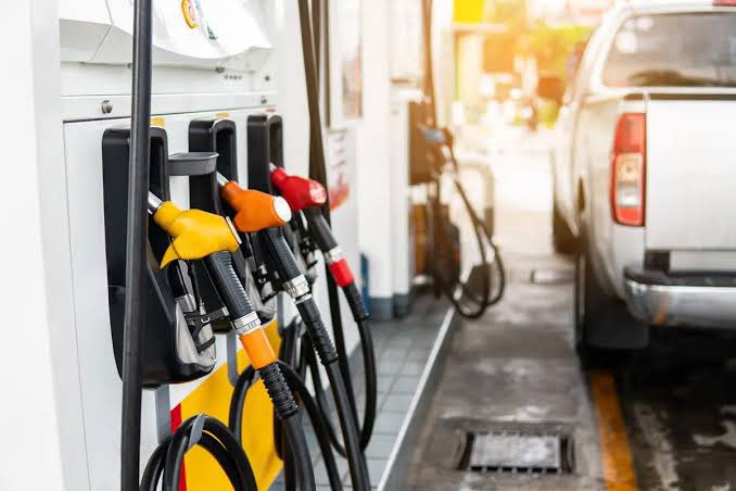 ⚠️ ATENÇÃO: Presidente Lula ACABA de BATER O MARTELO e DETERMINA que seu governo NÃO PERMITA que postos de combustíveis VENDAM GASOLINA MAIS CARA do que o preço TABELADO. 

COMPARTILHEM AO MÁXIMO!!! 🇧🇷⛽️