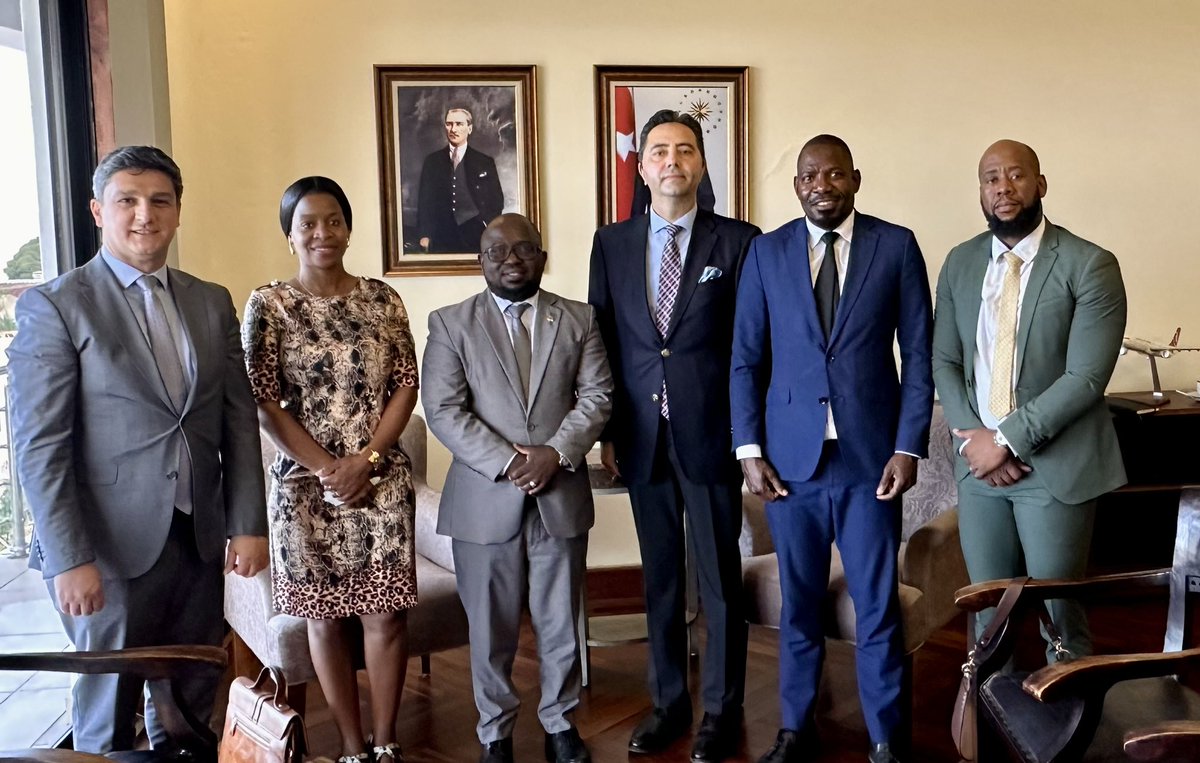 Mozambik Ulusal Araştırma Fonu (FNI) Genel Müdürü Florêncio Extermo Maulano Büyükelçi Ferhat Alkan’ı ziyaret ederek FNI’ın çalışmaları hakkında bilgi vermiştir. 

Görüşmede, Türkiye-Mozambik arasında bilim, teknoloji ve araştırma alanlarında işbirliğinin ilerletilmesi konuları