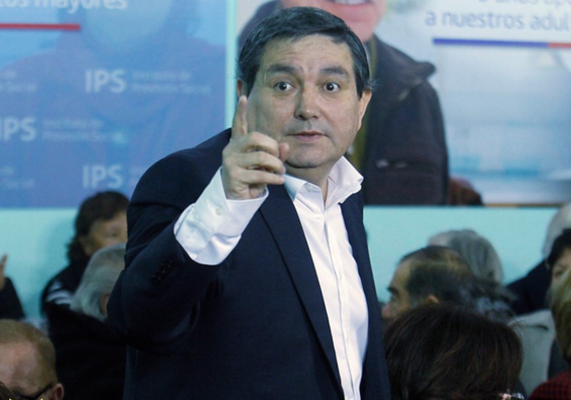 ClaudiaPizarro's tweet photo. Espero que se cierre un capítulo negro para la zona sur de Santiago: el 6° Tribunal Oral en lo Penal condenó a cuatro años y al pago de $246 millones y el comiso de una propiedad en La Reina  al exalcalde de San Ramón, Miguel Ángel Aguilera, por los delitos de enriquecimiento ilícito y lavado de activos.

Hace ocho años alertamos sobre la corrupción que asfixiaba a la comuna de San Ramón. No es revancha, es justicia para los vecinos honrados, para el ex alcalde DC Pedro Isla que lo enfrentó y para los periodistas valientes, como Jaime Pinochet (@Pin08) y @Patonunes1 de @iespecialTVN, que destaparon lo que ocurría.

El 1 de octubre de 2017, @TVN emitió el reportaje “Los tentáculos narcos en San Ramón”. Un día antes, recibí amenazas del jefe de gabinete de Aguilera, quien fue formalizado y obligado a disculparse.

Además de amenazas de cercanos a Aguilera, sufrí querellas por parte de su hermana y un acoso sin tregua por parte de las redes políticas del exalcalde.

Seguiremos vigilantes. La corrupción es el peor enemigo de la democracia y de sus instituciones. ¿Vamos a permitir que los corruptos ganen?💜🦋 #NoMásCorrupción