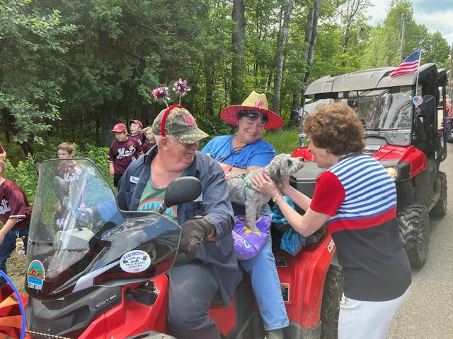 SenatorCollins's tweet image. It was great to celebrate the 4th of July with so many Mainers at the Burlington/Lowell Parade. I enjoyed walking with my good friend Representative McIntyre and catching up with other local legislators.
As we come together with family and friends to enjoy parades, fireworks,…
