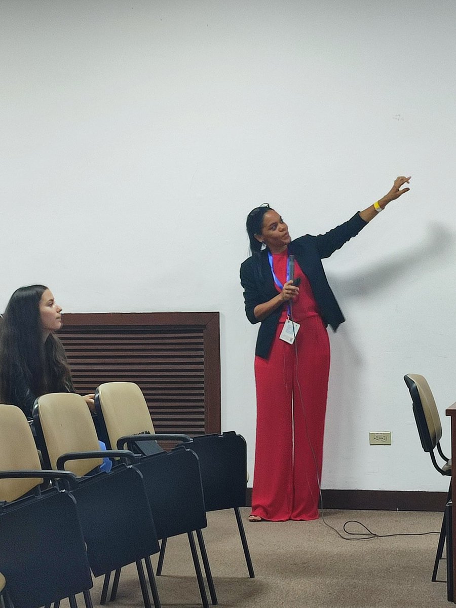 cnap_snap's tweet photo. 🧵 ¿Cómo convencer a un ministro de que conservar es rentable?
#Cuba desarrolló un método para valorar económicamente sus áreas protegidas #Congreso #EconomíaVerde.
📍 Lugar: Palacio de Convenciones
#NaturalezaConValor #EconomíaVerdeCubana #ContabilidadVerde #DesarrolloSostenible https://t.co/CTz01wxi5U