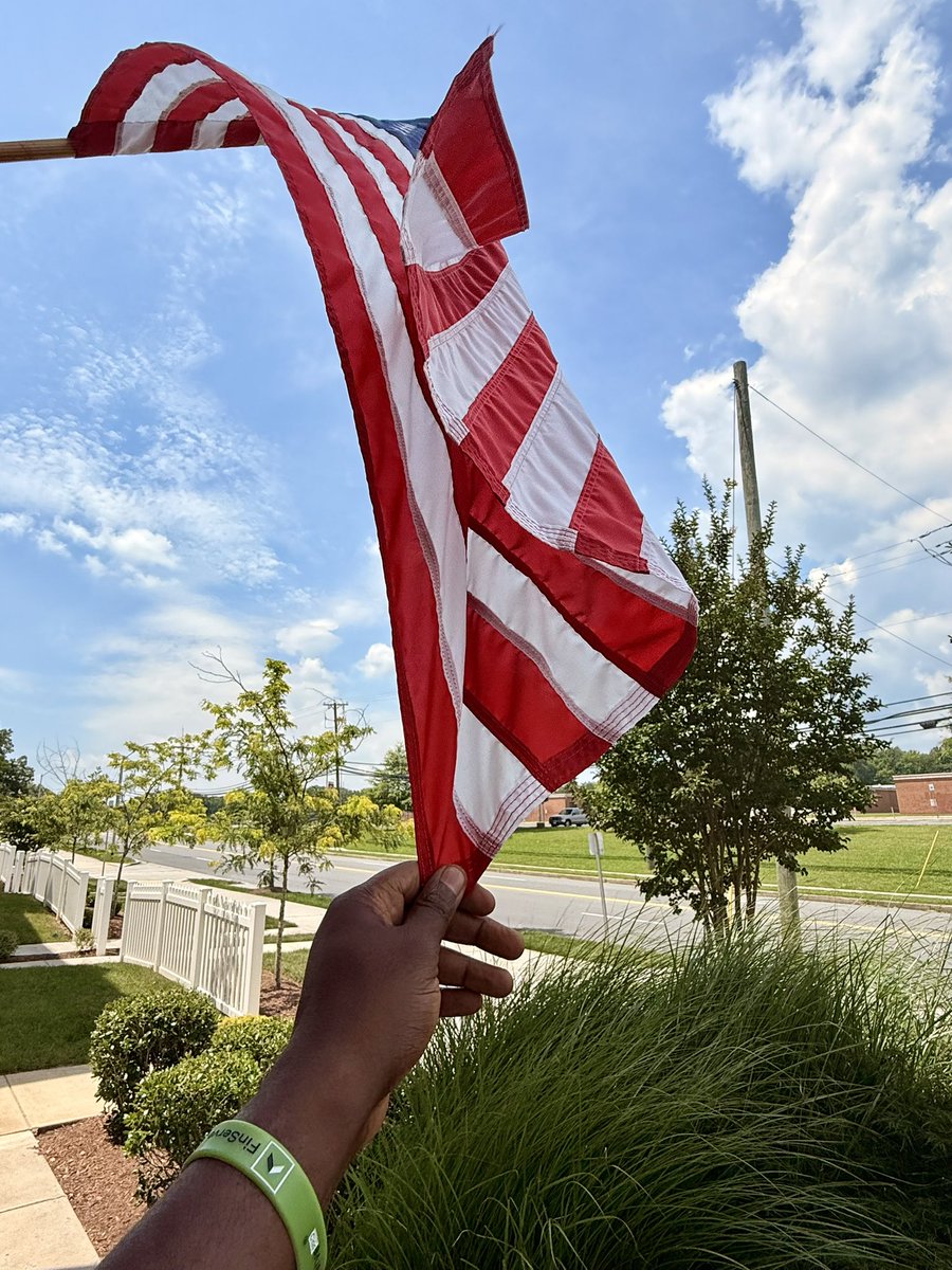 As an immigrant in the USA, you may wonder what July 4th means to you. 
I believe it’s an opportunity to celebrate the freedom to dream in two languages and cultures. It’s a celebration of the courage to start over, the strength to rebuild, and the desire to belong.
Today I’m not