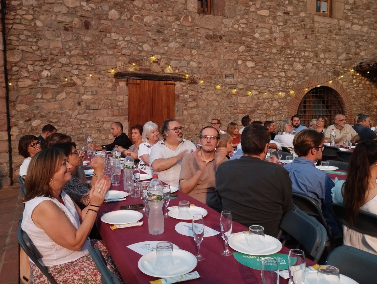 JuntsSabadell's tweet photo. 🎉 Celebrem el sopar d'estiu amb els companys de la comarca, el MHP Josep Rull, el diputat Joan Canadell i altres autoritats a Palau-Solità i Plegamans
🔹Renovem els ideals de Junts, els manifesten amb fermesa, amb actitud de recosir, recuperar l'autoestima i fer avançar el país https://t.co/g5dmIzQA7B