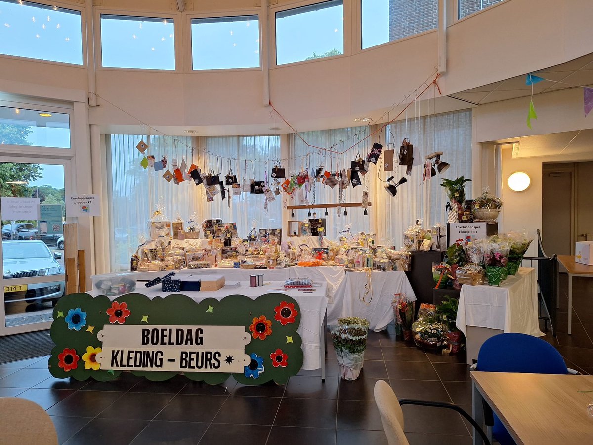 We staan in de startblokken voor de #boeldag! Morgen vanaf 9.30 uur ben je welkom voor koffie, thee, vis, patat, #rommelmarkt (o.a. tweedehands kleding en boeken), enveloppenspel, enzovoorts! cgkdezaaier.nl/2025/06/21/boe…
