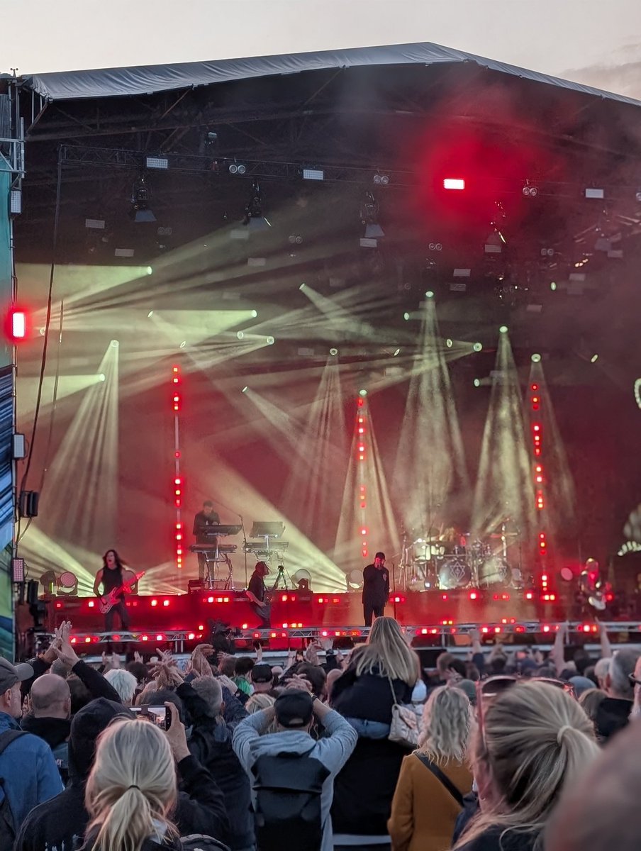 In Flames nästgårds. Så då lär man offra sig.