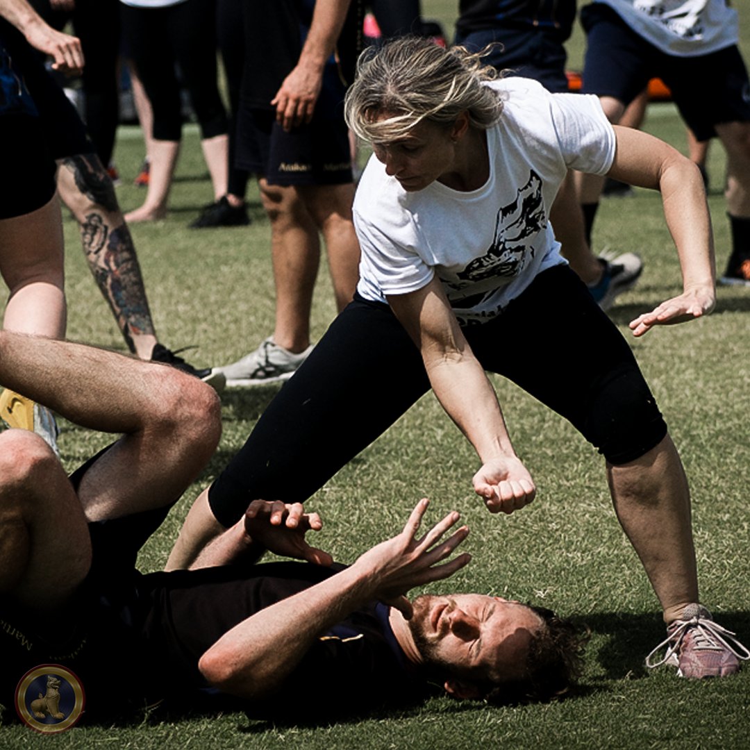 ArakanMA's tweet image. She didn’t hold back and neither should you.
Train like someone you love is depending on it.
#DFND #StrongWomen #TrainHard #RealWorldSkills #SelfDefence