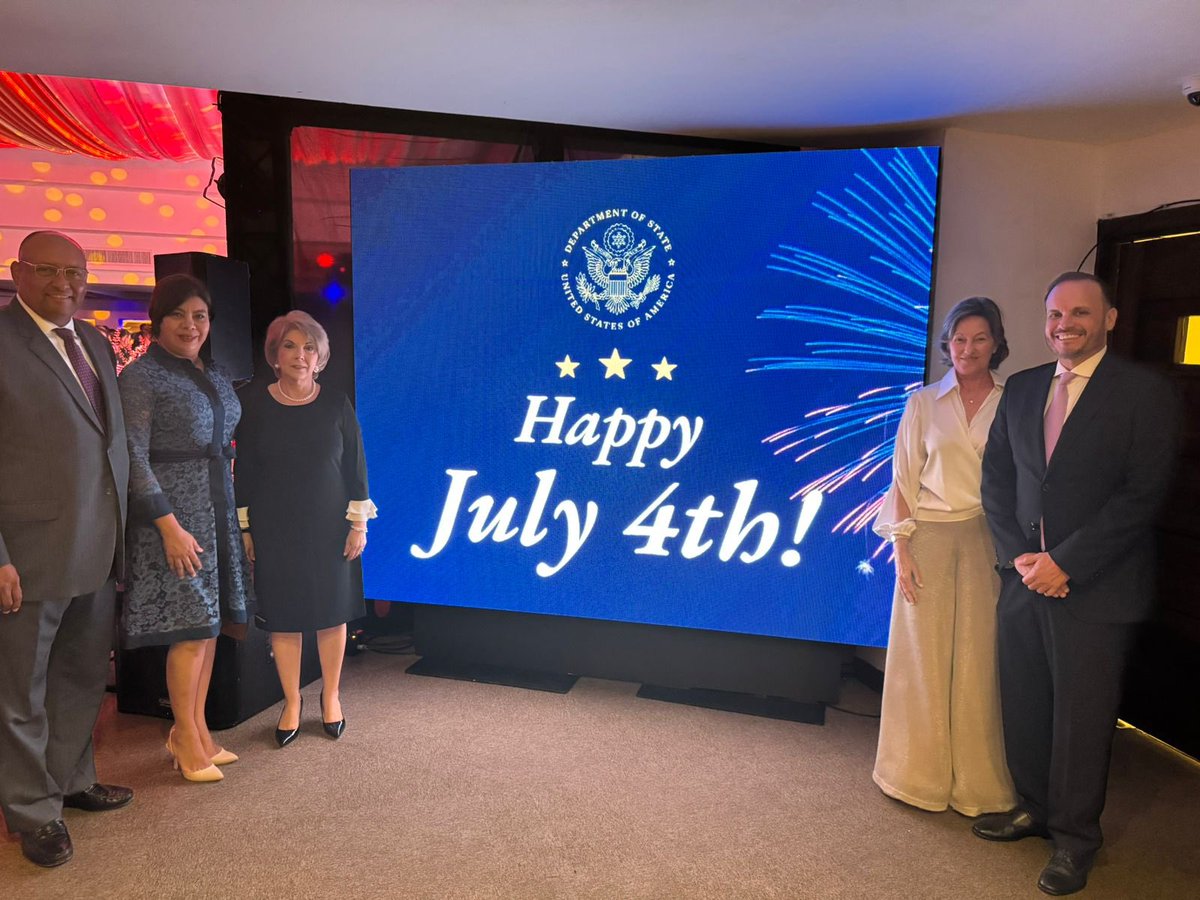 Giomar Gonzalez, Directora Ejecutiva BASC PANAMÁ estuvo presente en la celebración de los 249 años de la fundación de los Estados Unidos de América 🇺🇸

<a href="/USEmbPAN/">U.S. Embassy Panama</a> <a href="/panamcham/">AmCham Panama</a> 

🇺🇸 Happy Independence Day

#IndependenceDay #4thofjuly #Happy4thofJuly