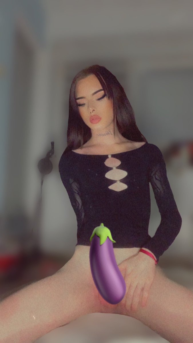 Juste toi, moi… et aucun vêtement 🫣
Like, RT et abonne toi je t’envoie sans l’emoji 😋