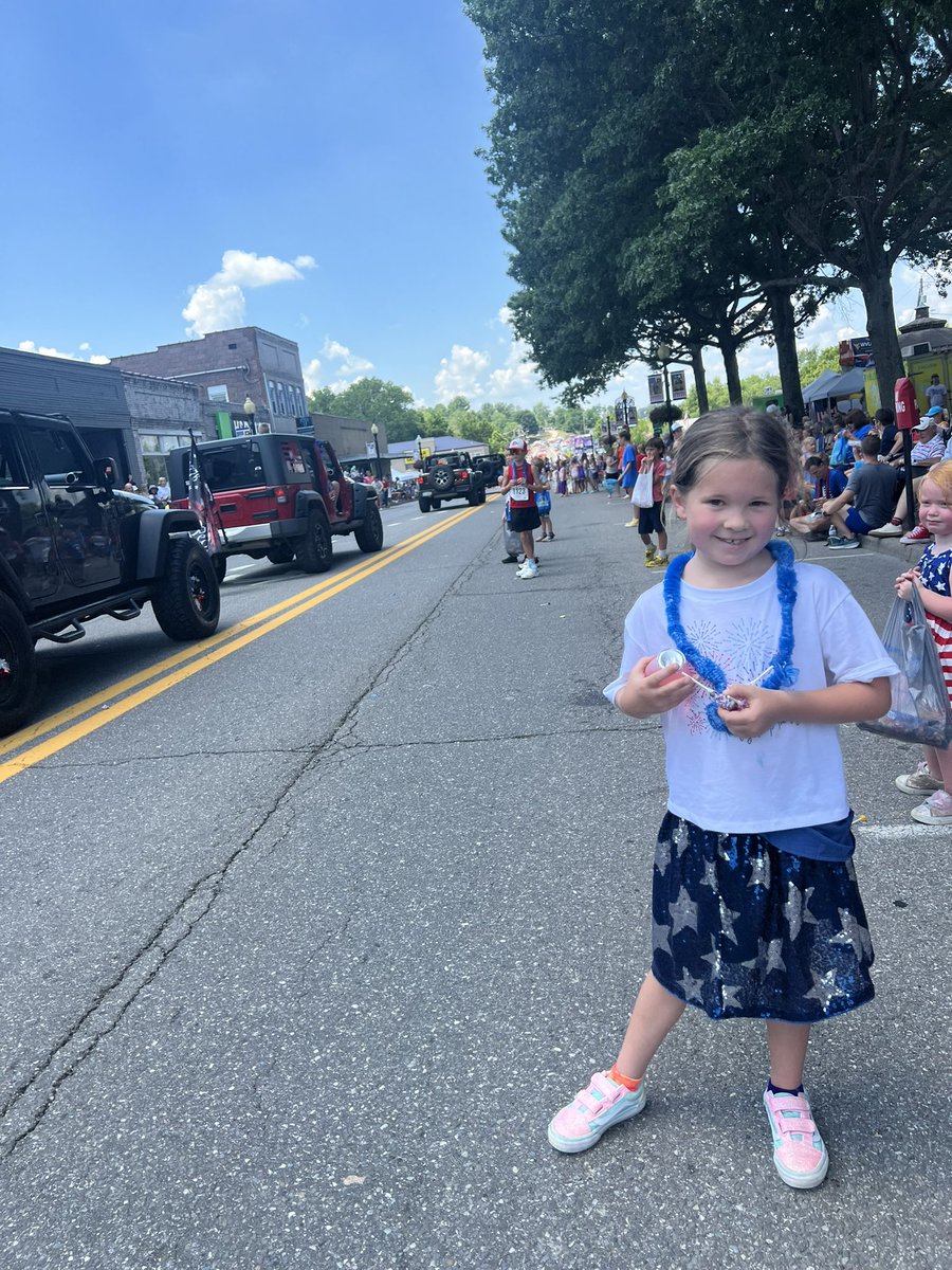 BenAshleyWV's tweet image. Awesome time today at the Ripley 4th of July parade! Happy Independence Day! 😎🇺🇸