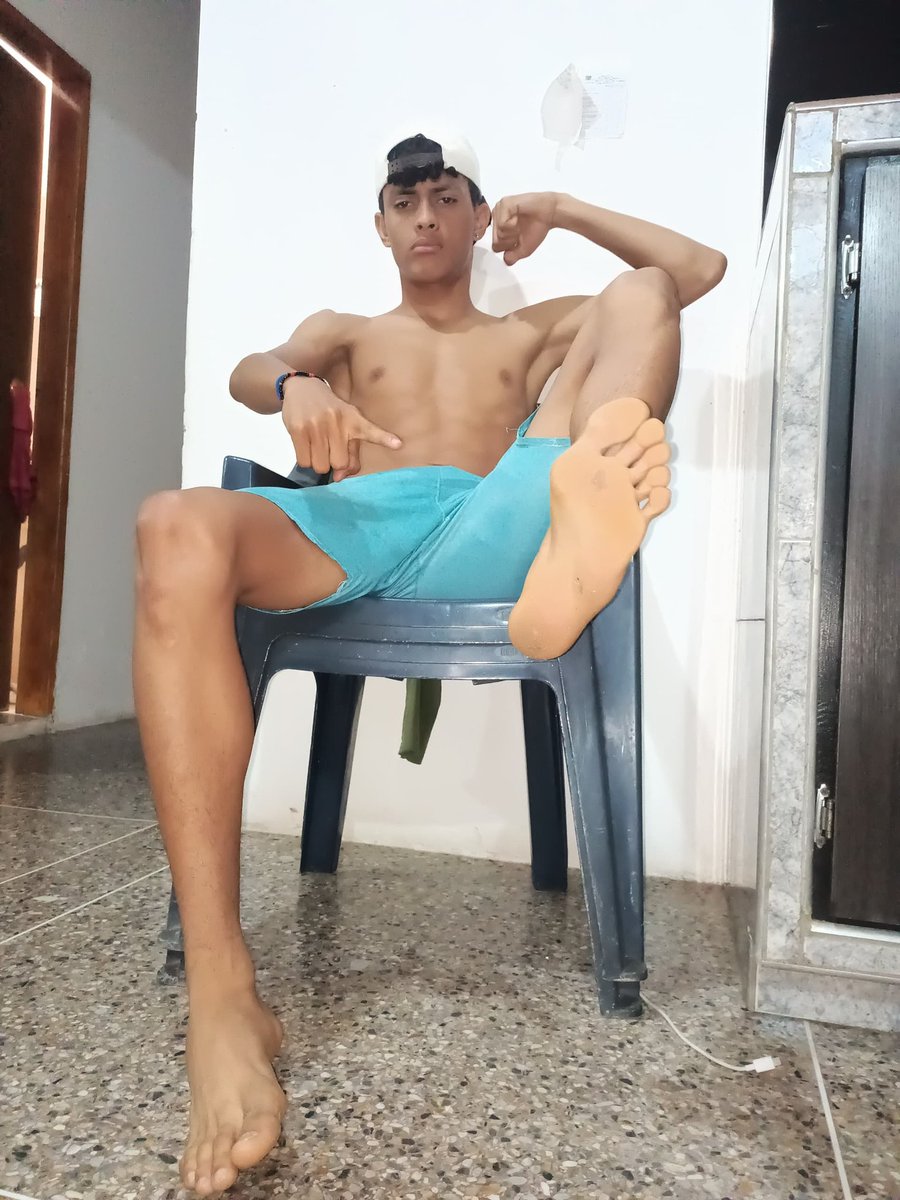 Master_Seiya_1's tweet photo. Come worship me, what are you waiting for, idiot? #fetish #feet #foot #cashslave #slave #mastercash #findom #finsub #paypig #payfeet #micro #drain #feetish

@retweet00009 @rt_feet @promocion_pies @rt_find @krengst @brfeetrt @RT_BOYFEET_FR @rtfeetslave1 @boylondon2025 @PromoRTNick https://t.co/f1dfQZg7c5