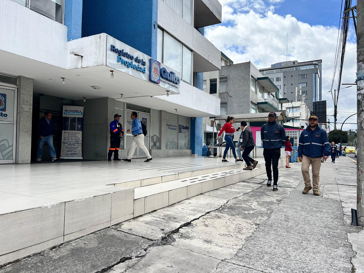 🤝 #HonestoConMiCiudad | Seguimos articulando acciones junto a <a href="/amcquito/">Agencia Metropolitana de Control</a> para prevenir la presencia de individuos no autorizados en los alrededores de nuestra institución. 🔐📄

Con tu participación, 
#QuitoRenace