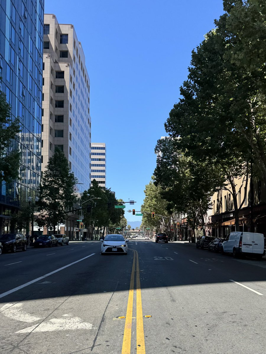 JPEGuin's tweet image. Life update: Moved to sunny California on an O1 visa 🇺🇸🐻