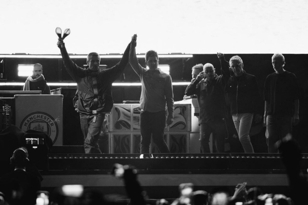 liz 🇧🇷💋 SAW OASIS LIVE 25’ tweet media