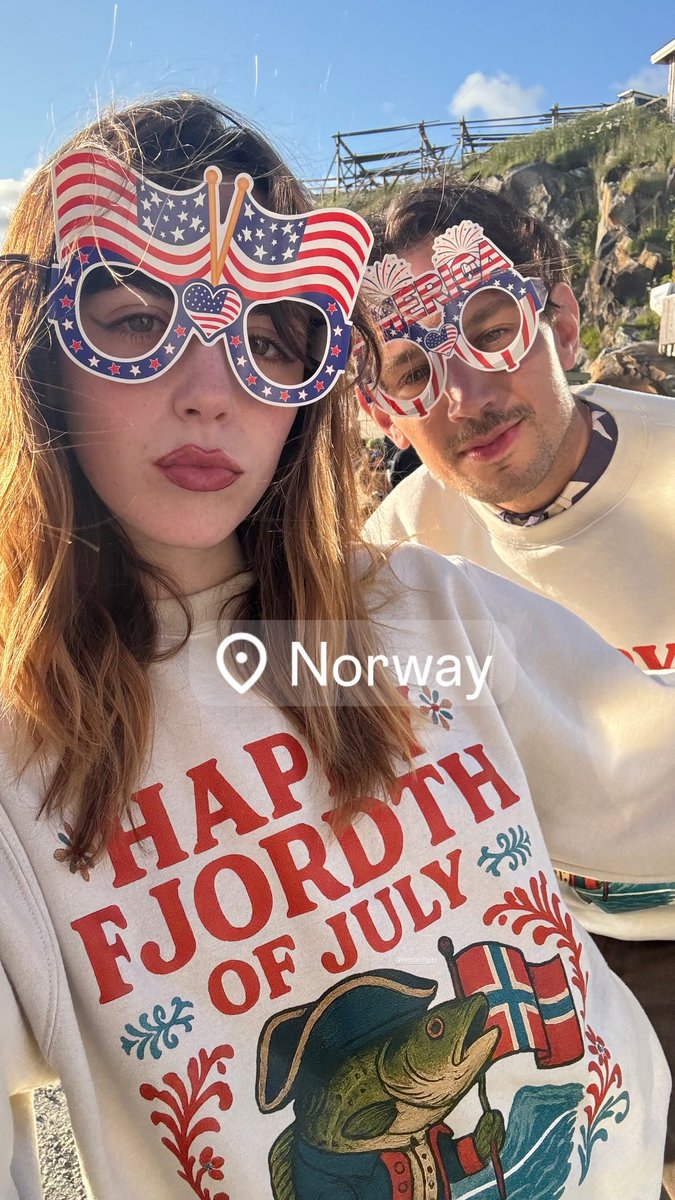 shipkafiles's tweet image. Kiernan Shipka celebrating 4th of July with Sam Lansky in Norway.