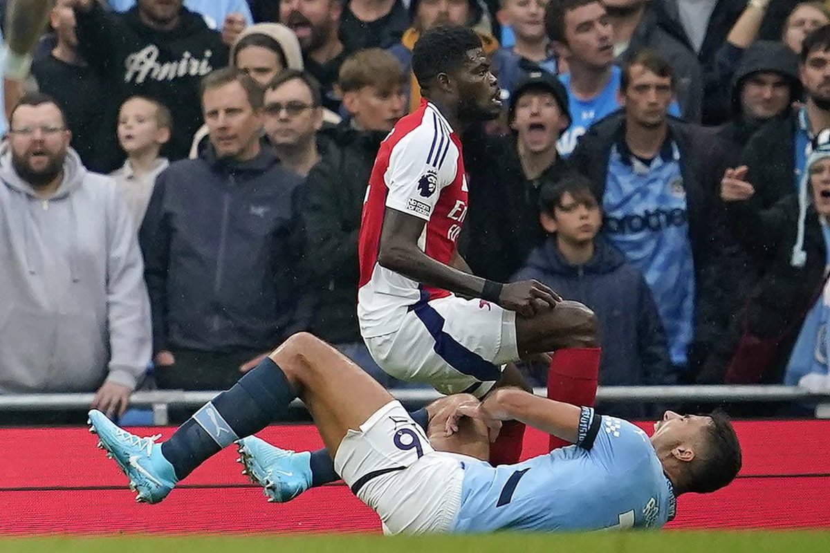 City_Chief's tweet image. Thomas Partey should never have been on the pitch. Rodri suffered an injury last season after this reckless tackle, and yet Partey continued playing while under serious allegations.
Arsenal and Arteta knew. And they protected him.
Absolutely shameful. 👎