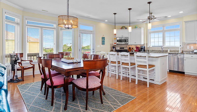 Whether you're planning a week at the beach with family or reconnecting with friends for a few days, Sandy Britches gives you the space to kick back, soak in the sunshine, and embrace the island life in full.

Read more 👉 lttr.ai/Af6VI

#PrivatePool #EmeraldIsle