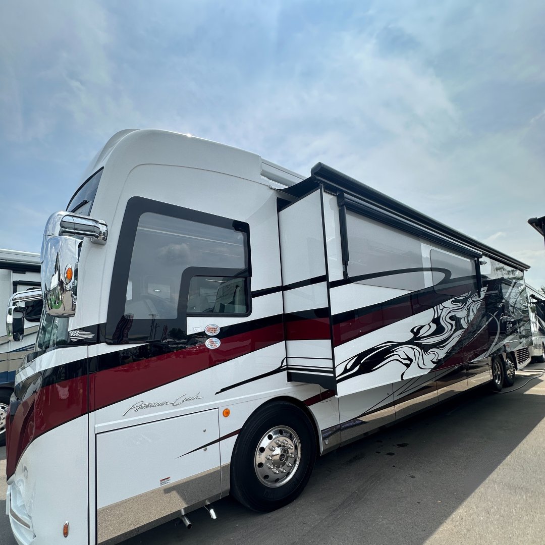 amcoachdiv's tweet photo. Happy Fourth of July from American Coach! Swipe to see the all-new Independence exterior on the 2026 American Eagle.

Freedom never looked so bold.

#AmericanCoach https://t.co/j4tBT6IqjN