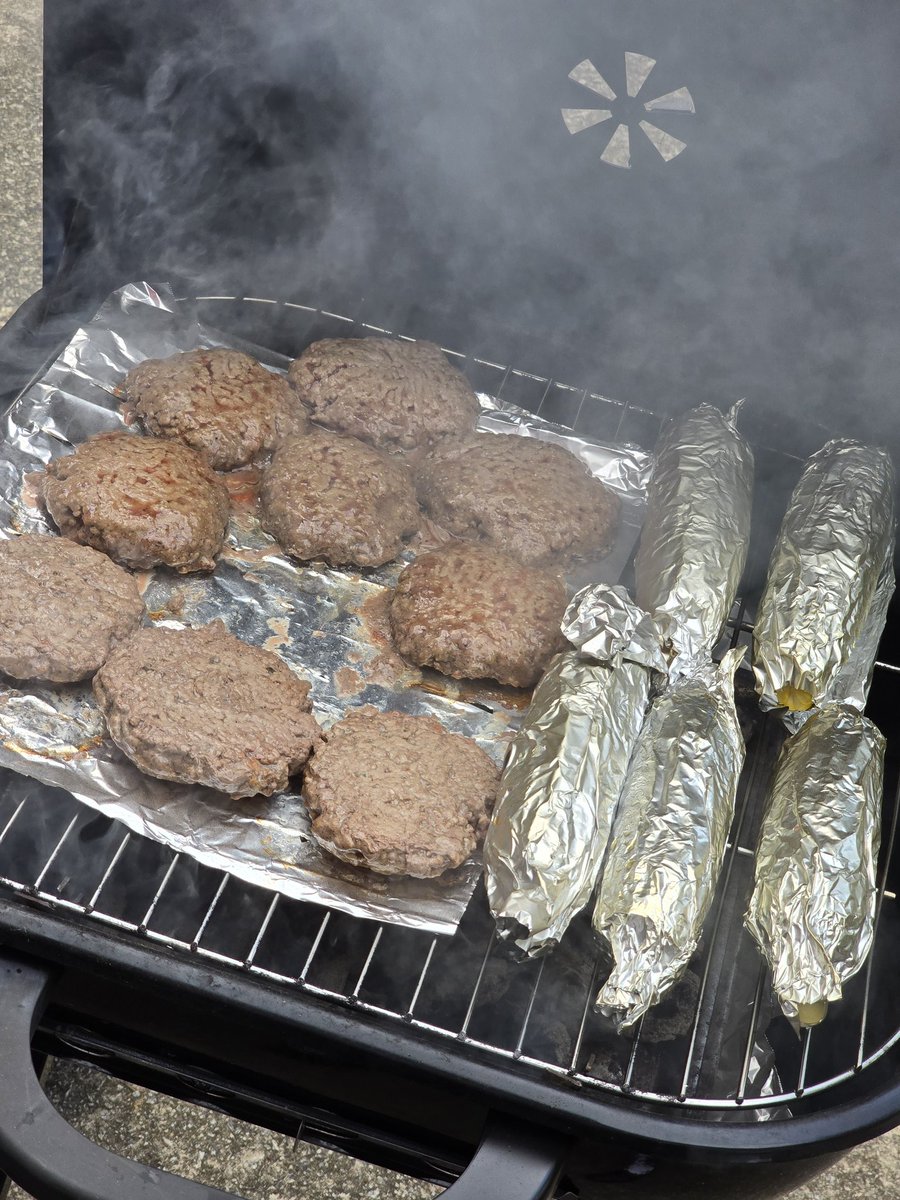 ZombieOpsCenter's tweet image. Grilling out for #4thofJuly 🇺🇸