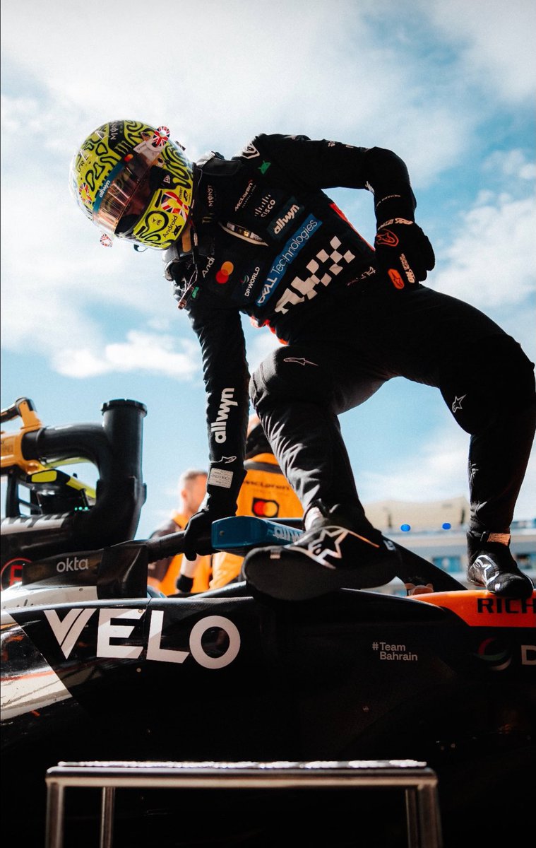 4unclelala's tweet photo. THE AURA OF LANDO NORRIS IN BLACK SUITS😮‍💨 https://t.co/FJoysNA5Xr