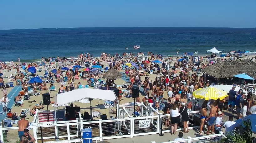 DaveCurren's tweet image. Sum up summer in a picture. I'll start...
(Donovans Reef Sea Bright) #NJwx #Summer #BeachVibes @News12NJ