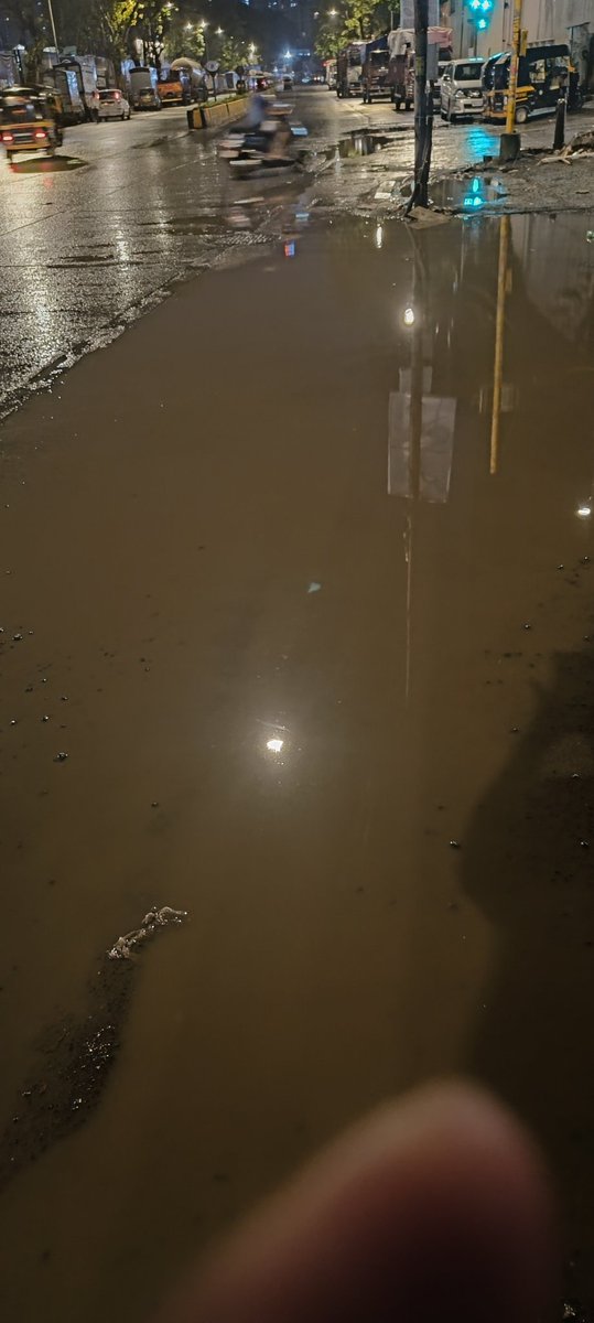 mazharabkhan's tweet image. Urgent Road Safety Concern
A deep pothole near Pearl Orchid Building, Ajit Glass ,SV Road, Jogeshwari W is causing serious trouble women and children have fallen,and multiple bike skids have led to accidents.
Kindly take immediate action.
@mybmc  @mybmcWardKW @MTPHereToHelp