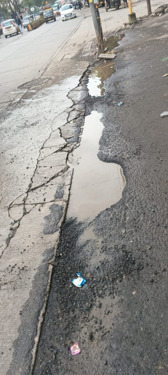 mazharabkhan's tweet image. Urgent Road Safety Concern
A deep pothole near Pearl Orchid Building, Ajit Glass ,SV Road, Jogeshwari W is causing serious trouble women and children have fallen,and multiple bike skids have led to accidents.
Kindly take immediate action.
@mybmc  @mybmcWardKW @MTPHereToHelp
