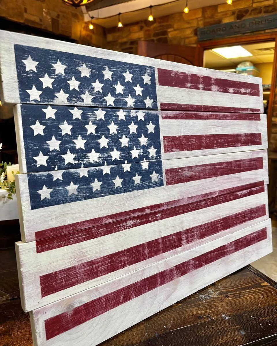 boardandbrushcs's tweet image. 𝐂𝐡𝐞𝐞𝐫𝐬 𝐭𝐨 𝐭𝐡𝐞 𝟒𝐭𝐡 𝐨𝐟 𝐉𝐮𝐥𝐲! ❤🤍💙
However you’re spending today, we hope it’s a moment to slow down, gather with loved ones, and enjoy the little things. Wishing you a peaceful and joyful July 4th ✨