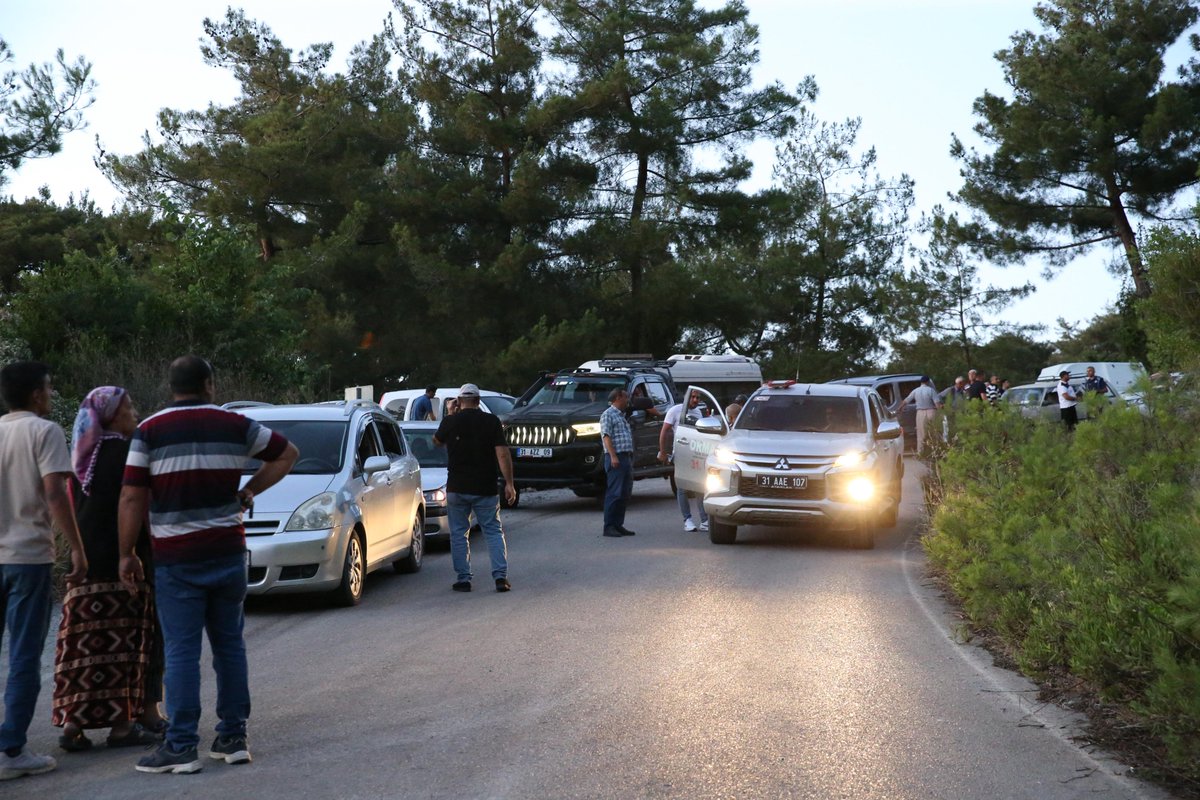 sputnik_TR's tweet photo. 🔥Hatay Dörtyol'da 9 yayla boşaltıldı, bin 800 kişi tedbir amacıyla tahliye edildi. Yangın Payas ilçesine kadar ulaştı https://t.co/JUL1BK7oGh