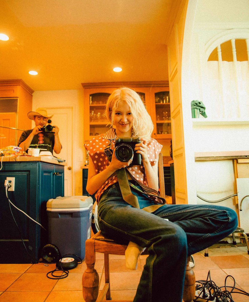 🇮🇹 "Rosie" by ROSÉ is the longest charting female K-pop soloist album on Italy official albums chart :

1- Rosie (10 weeks)
2- Ruby (2 weeks)
3- Alterego (1 week)