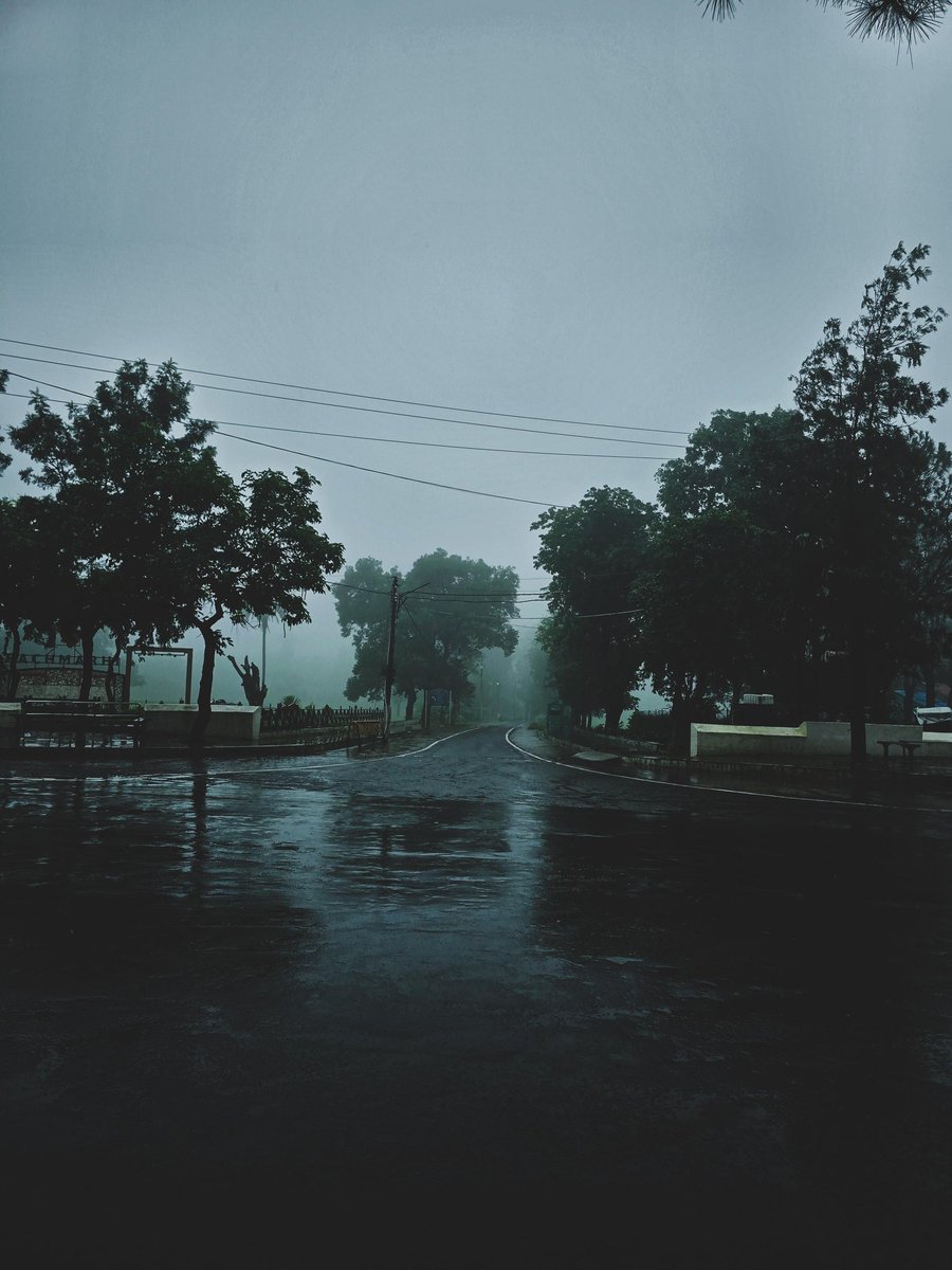 Devanshx04's tweet photo. "No way out" https://t.co/fFBoQ8I5R9
