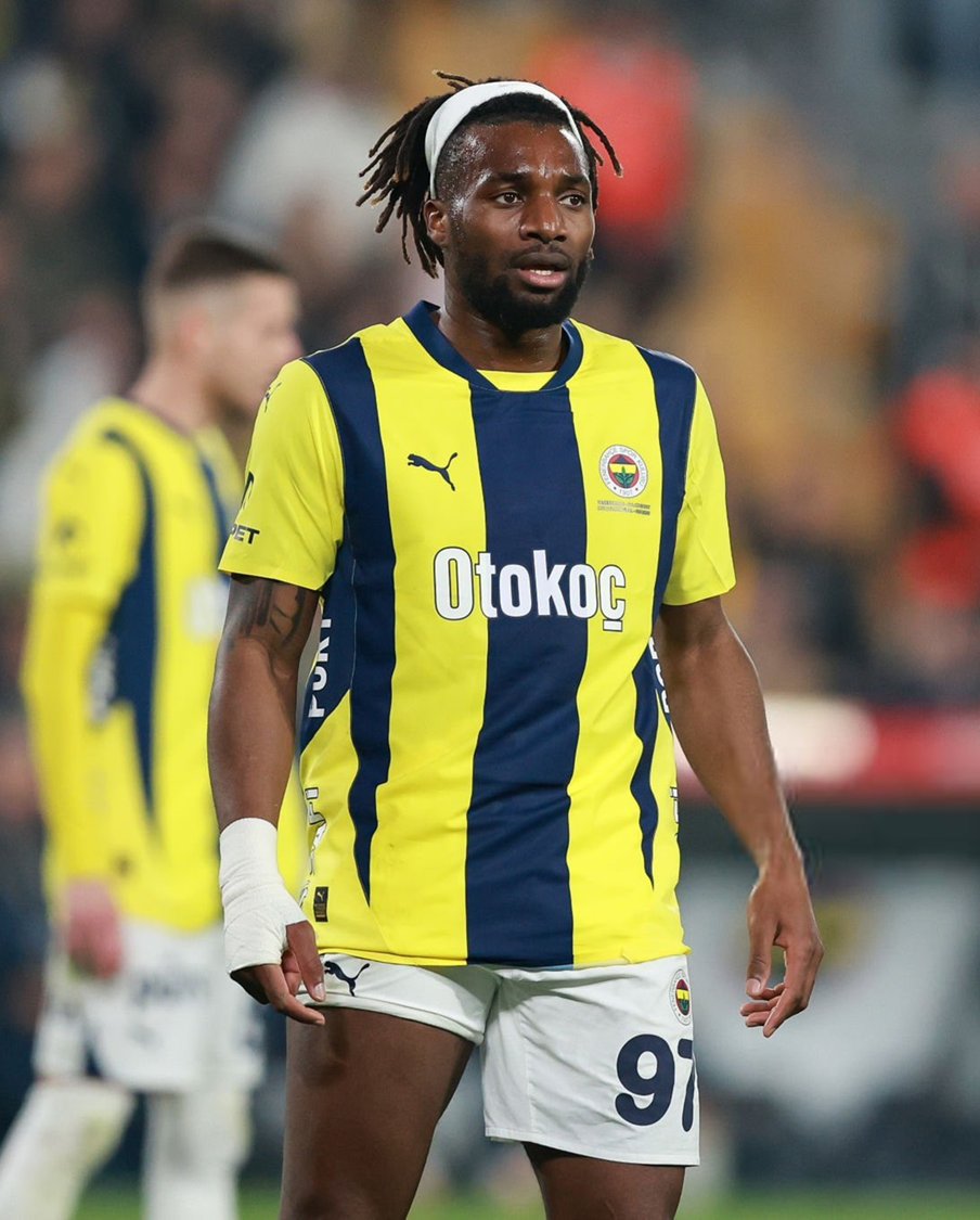 ActuDZ_'s tweet photo. 💬 Allan Saint-Maximin :

« Riyad c'est l'un des plus grand ailier 𝗱𝗲 𝗹'𝗵𝗶𝘀𝘁𝗼𝗶𝗿𝗲 𝗱𝘂 𝗳𝗼𝗼𝘁𝗯𝗮𝗹𝗹. Les gens se rendent pas compte, ce qu'il a fait en Premier League c'est stratosphérique, j'ai beaucoup de respect pour sa carrière. »

(@ZackNaniProd) https://t.co/5vsLzrIAS3