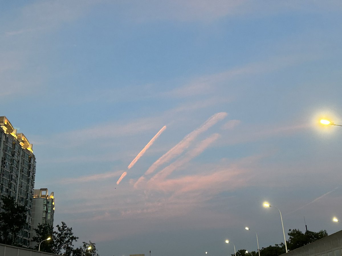 KelsenXu's tweet photo. Worn out by the Section 301 probes and tariffs, yet the pink sky offers a soothing respite. https://t.co/DsYP4miMls