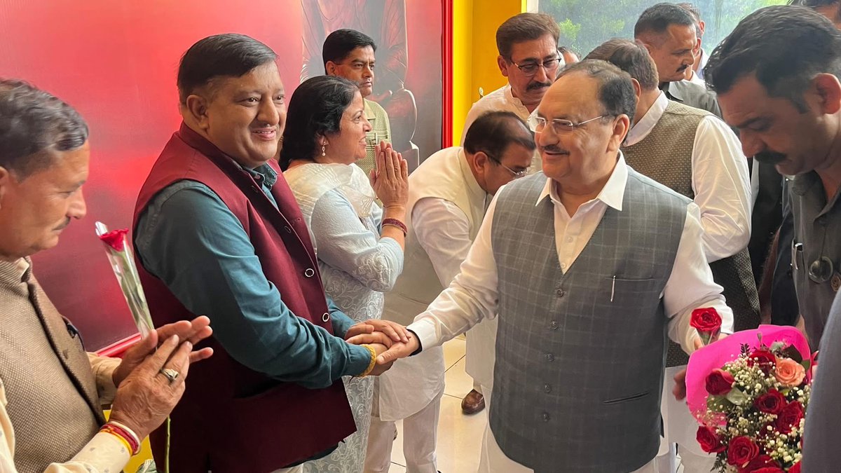 MulkhrajPremi's tweet image. माननीय राष्ट्रीय अध्यक्ष श्री जगत प्रकाश नड्डा जी और माननीय प्रदेश अध्यक्ष डॉ राजीव बिंदल जी की पूर्व मुख्य मंत्री श्री शांता कुमार जी के निवास पालमपुर में शिष्टाचार भेंट के उपलक्ष पर! 
माननीय राष्ट्रीय अध्यक्ष जी व प्रदेश अध्यक्ष जी का सानिध्य मिला! #JPNadda #drrajeevbindal