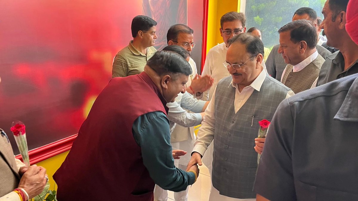 MulkhrajPremi's tweet image. माननीय राष्ट्रीय अध्यक्ष श्री जगत प्रकाश नड्डा जी और माननीय प्रदेश अध्यक्ष डॉ राजीव बिंदल जी की पूर्व मुख्य मंत्री श्री शांता कुमार जी के निवास पालमपुर में शिष्टाचार भेंट के उपलक्ष पर! 
माननीय राष्ट्रीय अध्यक्ष जी व प्रदेश अध्यक्ष जी का सानिध्य मिला! #JPNadda #drrajeevbindal