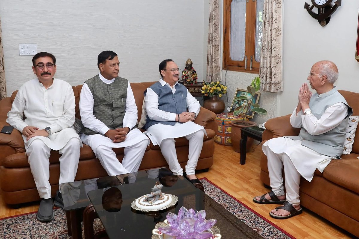 MulkhrajPremi's tweet image. माननीय राष्ट्रीय अध्यक्ष श्री जगत प्रकाश नड्डा जी और माननीय प्रदेश अध्यक्ष डॉ राजीव बिंदल जी की पूर्व मुख्य मंत्री श्री शांता कुमार जी के निवास पालमपुर में शिष्टाचार भेंट के उपलक्ष पर! 
माननीय राष्ट्रीय अध्यक्ष जी व प्रदेश अध्यक्ष जी का सानिध्य मिला! #JPNadda #drrajeevbindal