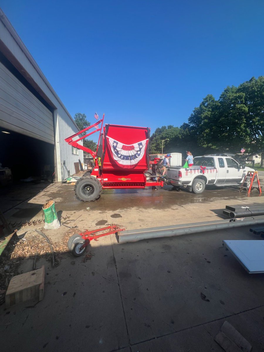 Happy 4th of July to our customers, dealers and coworkers! 

Photo credit to Fox Welding
Hope the parade was great Sean!