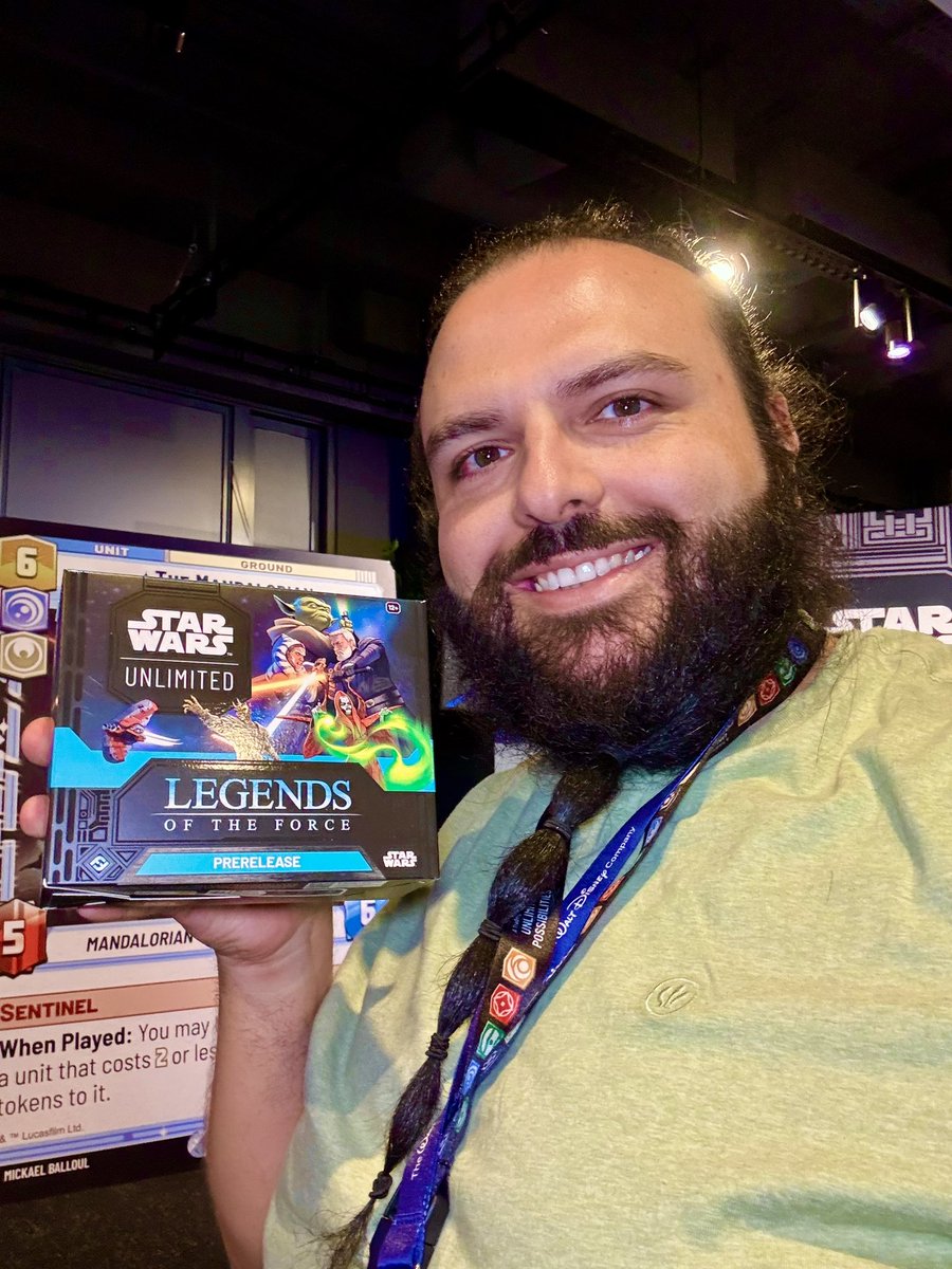 BigLittleUnbox's tweet image. #AD What an amazing day at Disney HQ! Not only did I get my hands on the new STAR WARS: Unlimited Legends Of The Force cards but I also got to have a great conversation with Alastair Petrie (General Draven) I still have some packs to open 👀 Thanks to @Disney @StarWarsUK…