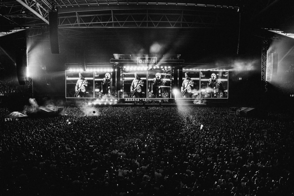 CrookedMagazine's tweet image. ¡Damas y caballeros! ¡#Oasis está de regreso!