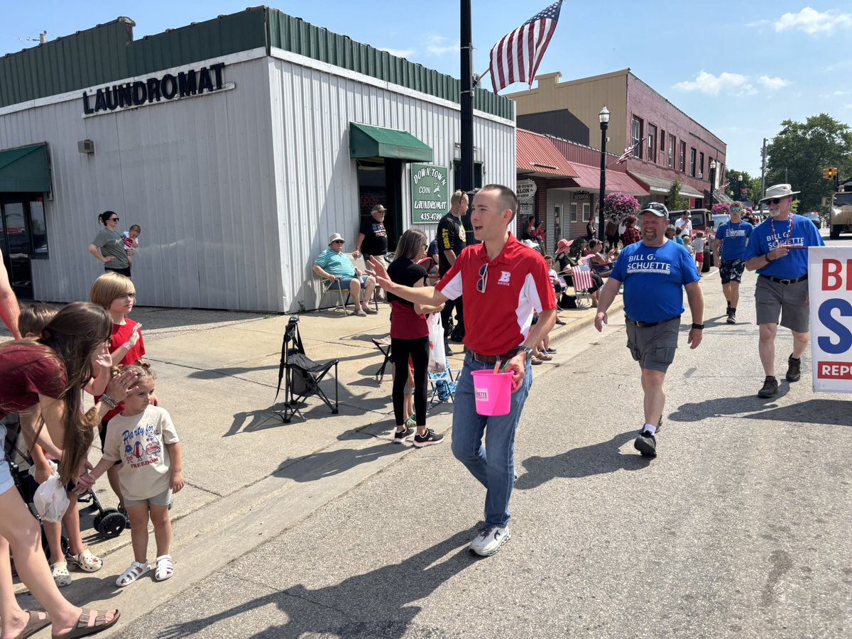 schuette_bill's tweet image. The Beaverton 4th of July Parade never disappoints! 🇺🇸
Great way to celebrate Independence Day and our amazing country. Thank you to our amazing volunteers who walked with us in the parade today.
Hope everyone enjoys the holiday weekend and #GodBlessAmerica!