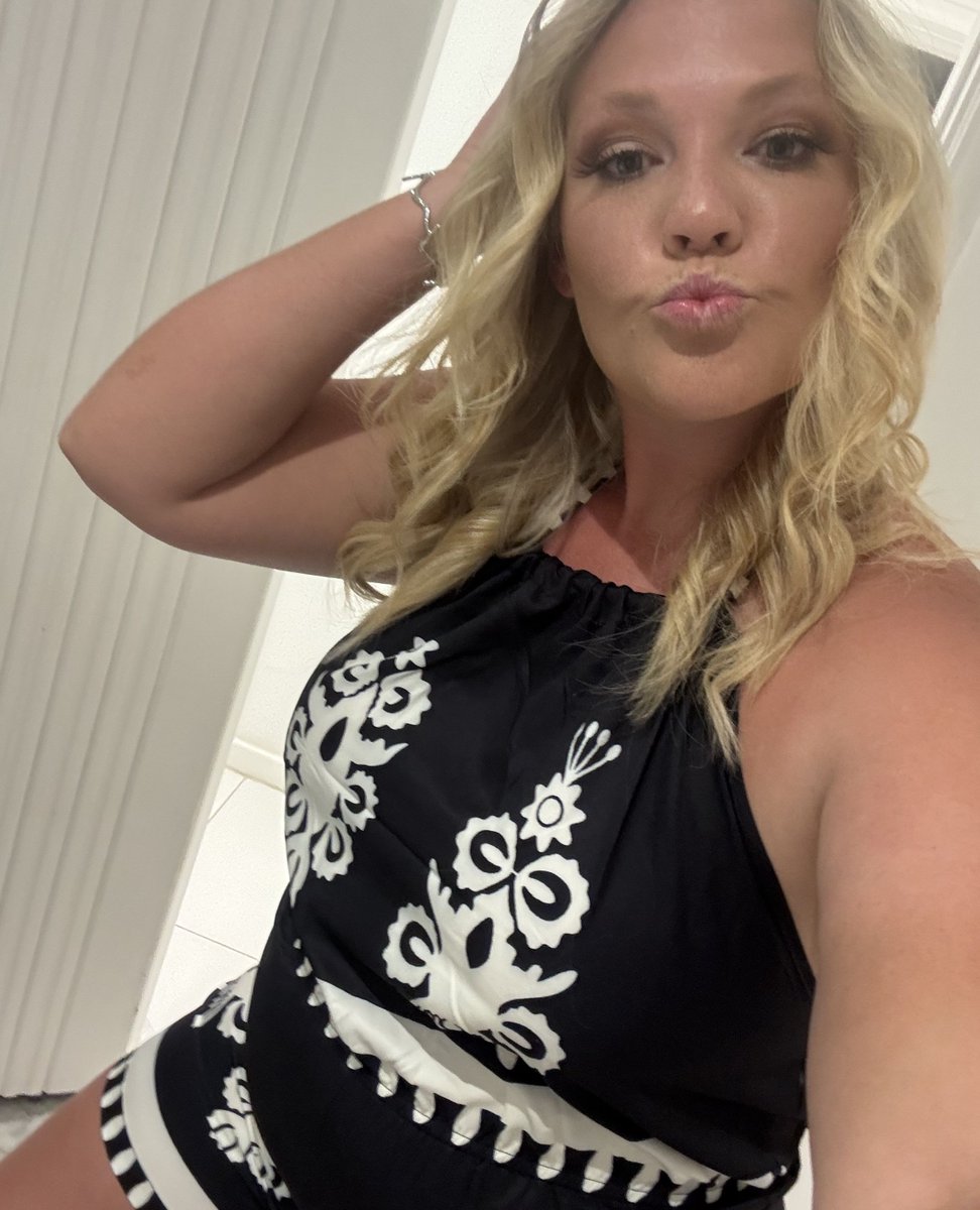 FemaleRancher's tweet image. What’s your go-to outfit for a night out?🌙
If you want to see more, go to femalefarmerrancher.com
#farmgirl #farmlife #farmgirls #countrygirl #cowgirl #countrylife #farming #farmer #agriculture #farmher #homesteading #farmgirlsdoitbetter #rurallife