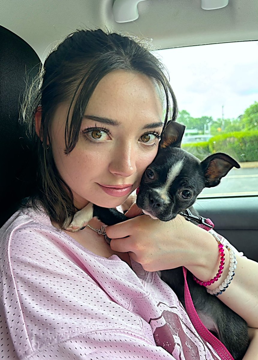 mollymoonnn's tweet image. Introducing my emotional support Gremlyn 🖤